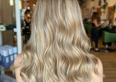 Coupe de cheveux pour femme et changement de couleur de cheveux à Chambly - chez Salon La Ruelle